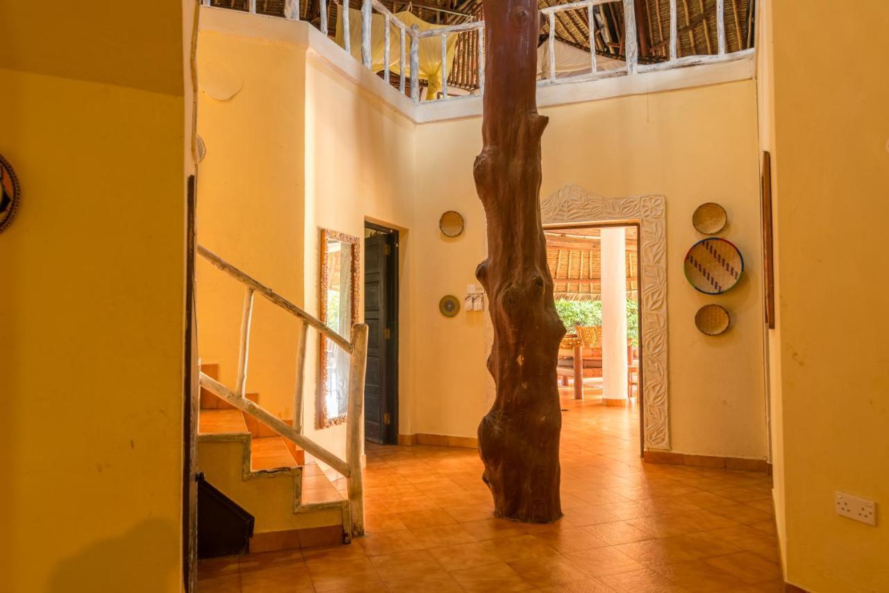 Bed and Breakfast Upani In Diani Диани-Бич Экстерьер фото