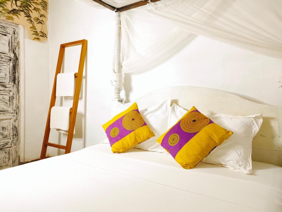 Bed and Breakfast Upani In Diani Диани-Бич Экстерьер фото