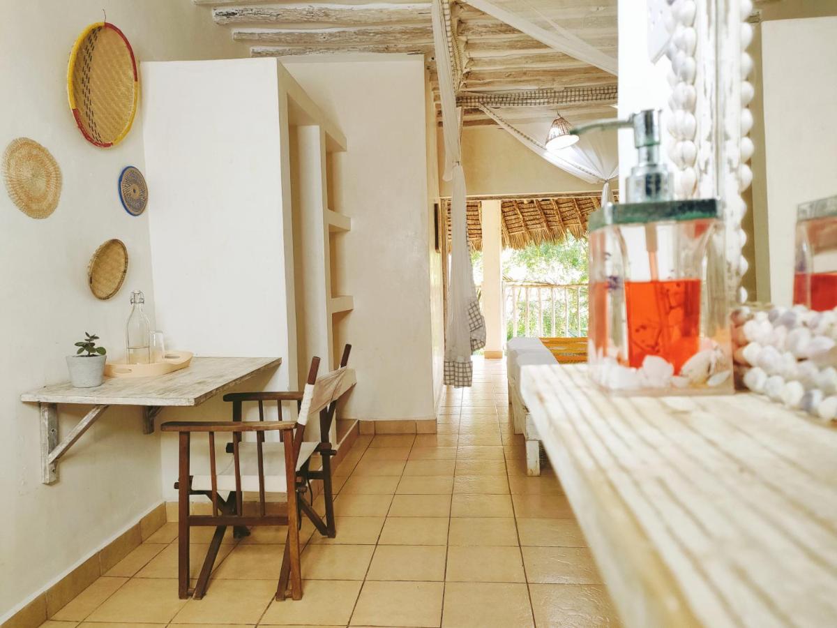 Bed and Breakfast Upani In Diani Диани-Бич Экстерьер фото