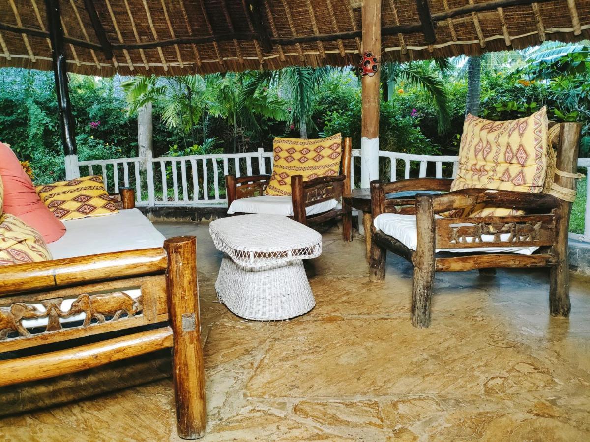 Bed and Breakfast Upani In Diani Диани-Бич Экстерьер фото