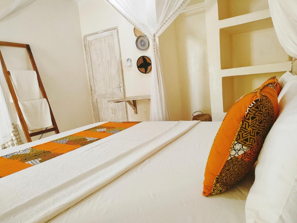 Bed and Breakfast Upani In Diani Диани-Бич Экстерьер фото