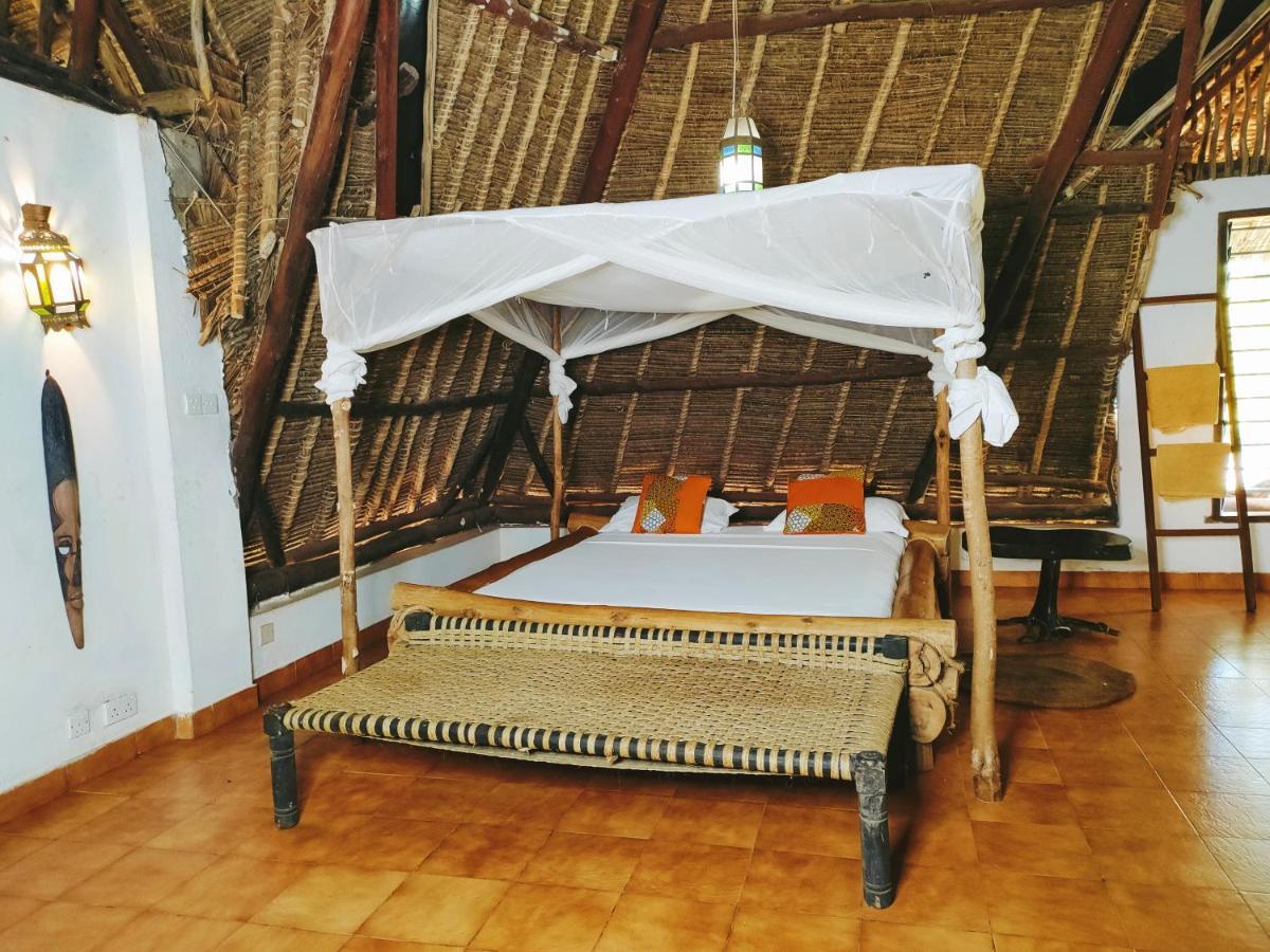 Bed and Breakfast Upani In Diani Диани-Бич Экстерьер фото