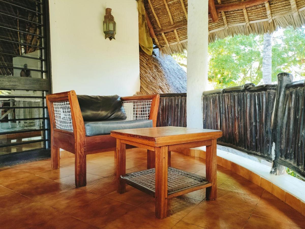 Bed and Breakfast Upani In Diani Диани-Бич Экстерьер фото