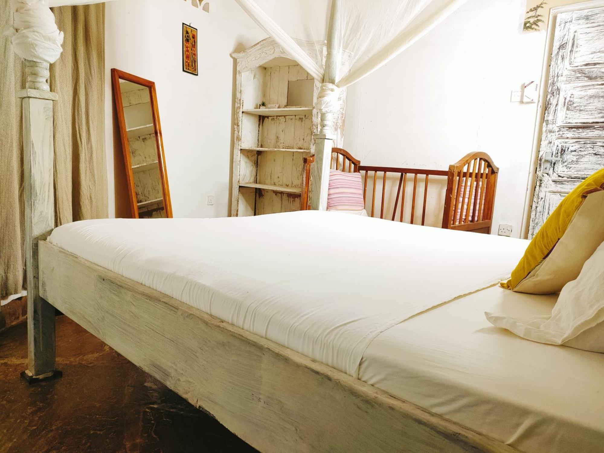 Bed and Breakfast Upani In Diani Диани-Бич Экстерьер фото