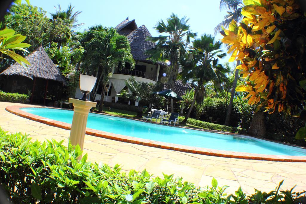 Bed and Breakfast Upani In Diani Диани-Бич Экстерьер фото