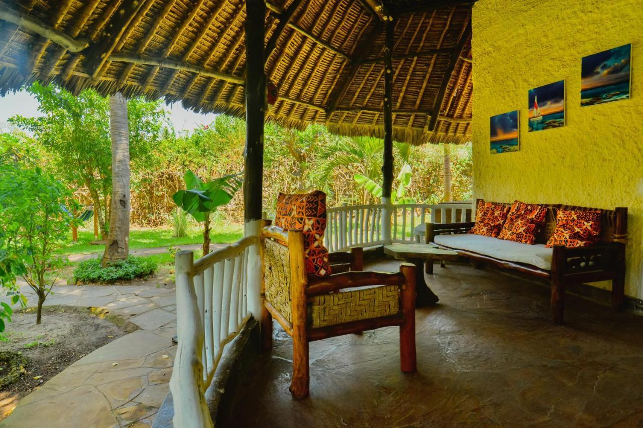 Bed and Breakfast Upani In Diani Диани-Бич Экстерьер фото