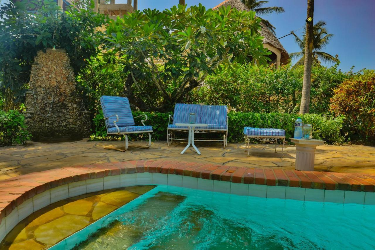 Bed and Breakfast Upani In Diani Диани-Бич Экстерьер фото