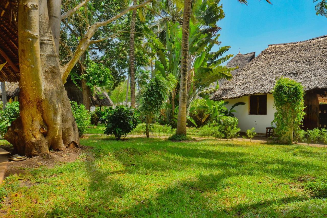 Bed and Breakfast Upani In Diani Диани-Бич Экстерьер фото