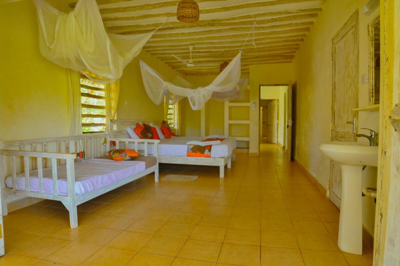 Bed and Breakfast Upani In Diani Диани-Бич Экстерьер фото