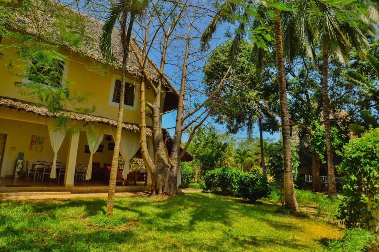 Bed and Breakfast Upani In Diani Диани-Бич Экстерьер фото