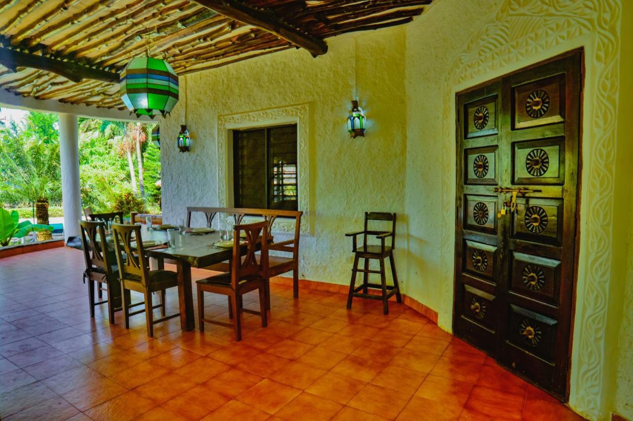 Bed and Breakfast Upani In Diani Диани-Бич Экстерьер фото