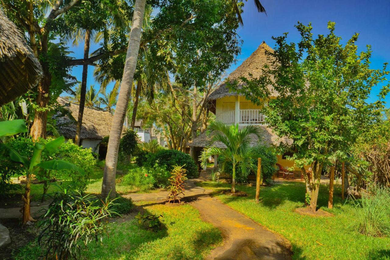 Bed and Breakfast Upani In Diani Диани-Бич Экстерьер фото