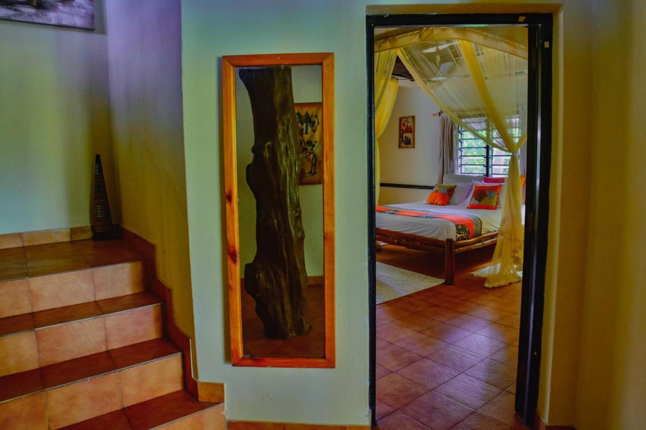 Bed and Breakfast Upani In Diani Диани-Бич Экстерьер фото